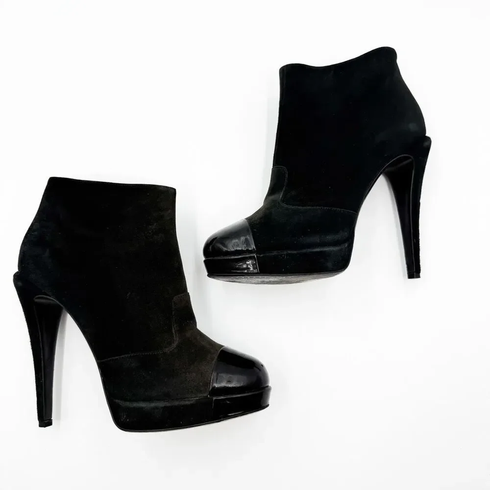 Chanel CC Cap Toe Black Suede Leather Ankle Boots Heels EU 39.5